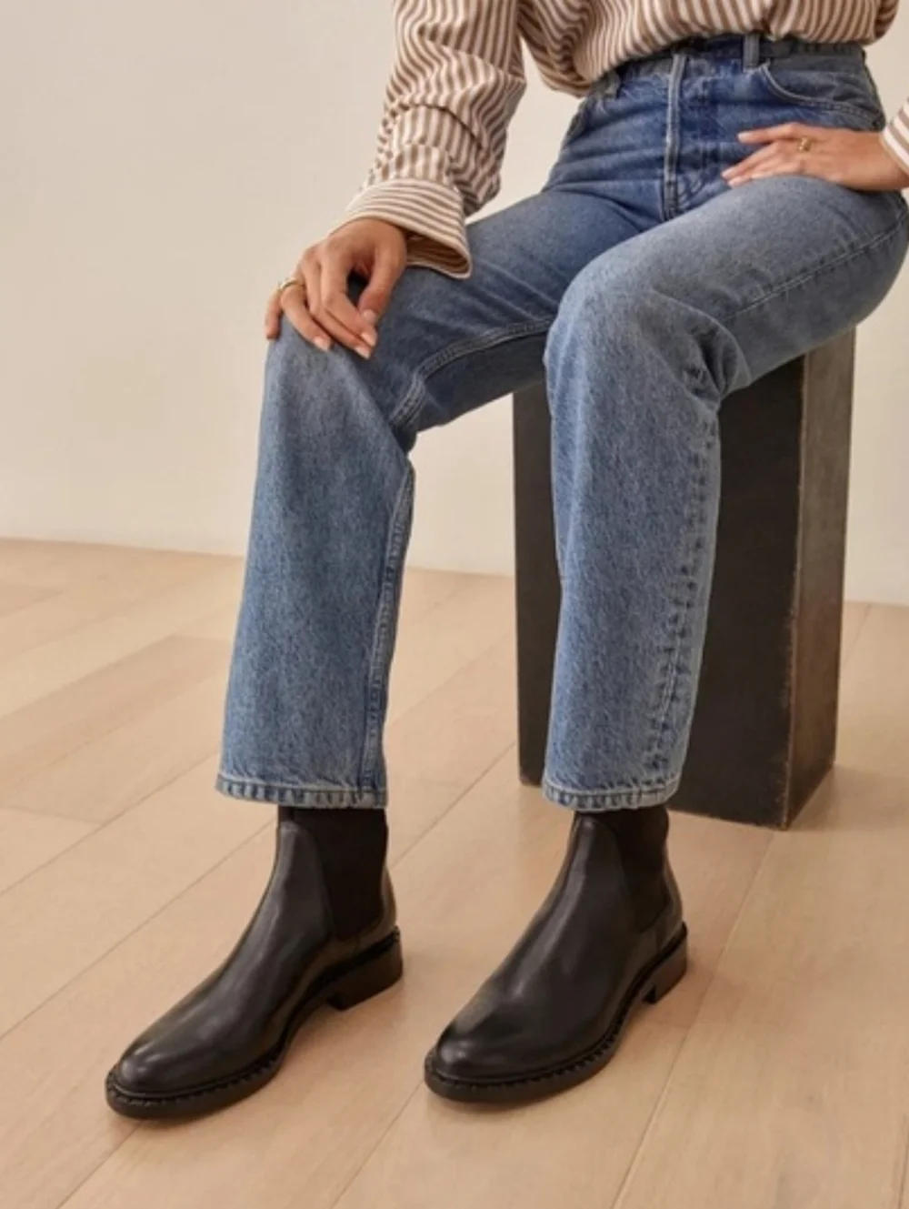 Reformation Alexa Chelsea Boots Black Leather Neoprene‎ Cuff Size 6